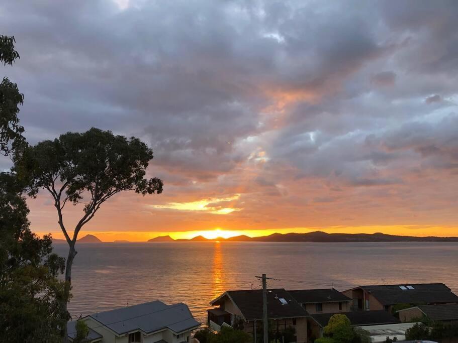 Tranquil Escape - Koala Hotspot - 2 Bed 2 Bath Apt Spectacular Sea Views Soldiers Point Buitenkant foto