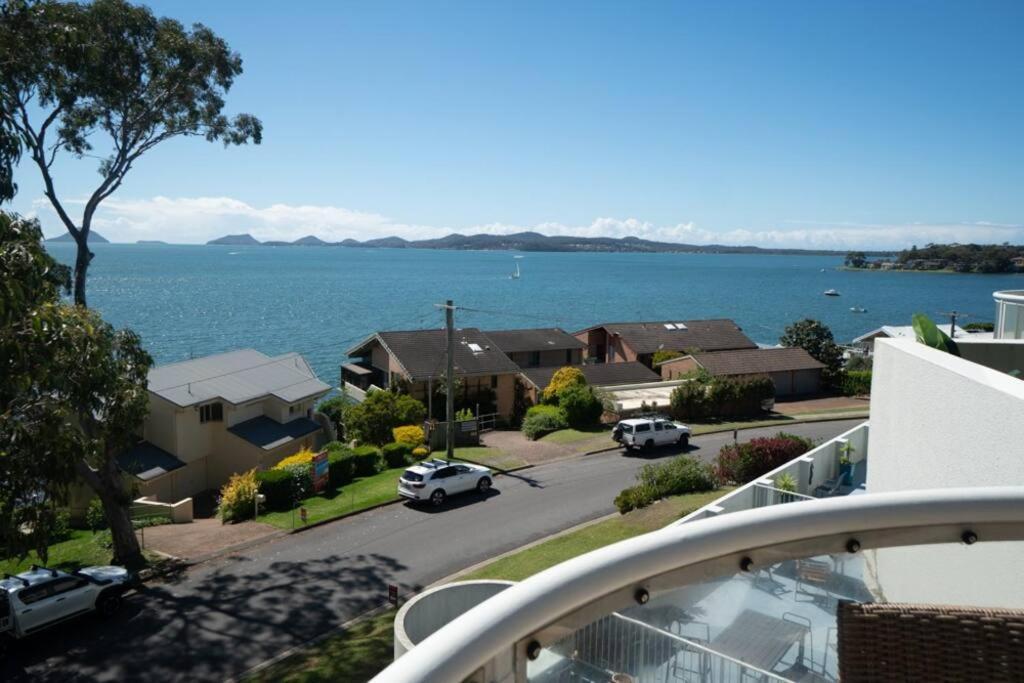 Tranquil Escape - Koala Hotspot - 2 Bed 2 Bath Apt Spectacular Sea Views Soldiers Point Buitenkant foto