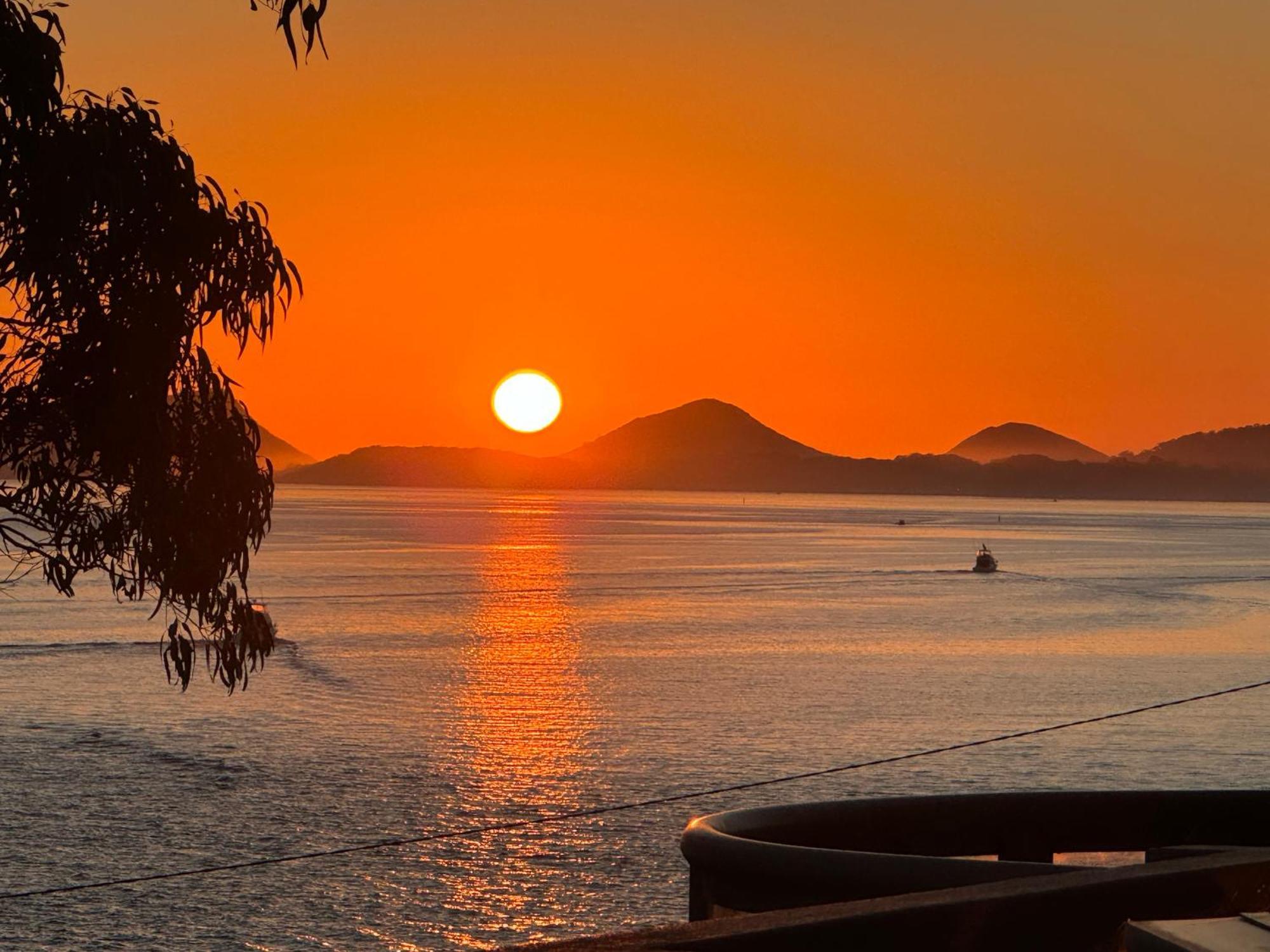 Tranquil Escape - Koala Hotspot - 2 Bed 2 Bath Apt Spectacular Sea Views Soldiers Point Buitenkant foto